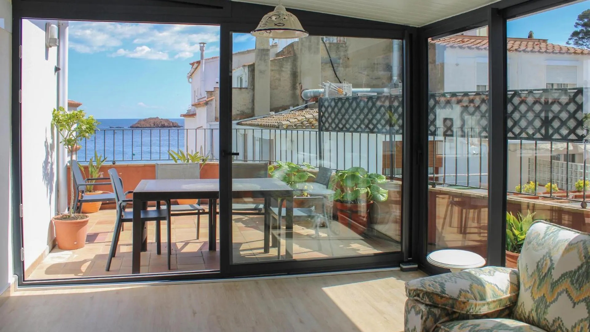 Awesome Apartment In Gerona With House Sea View Τόσα ντε Μαρ