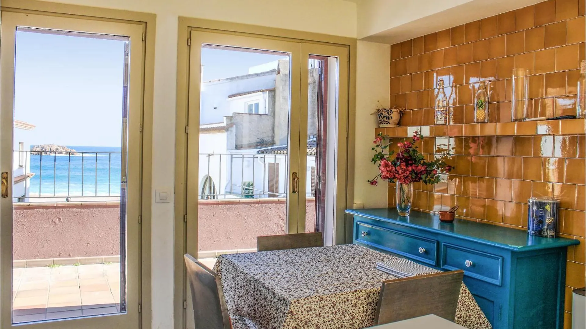 Awesome Apartment In Gerona With House Sea View Τόσα ντε Μαρ